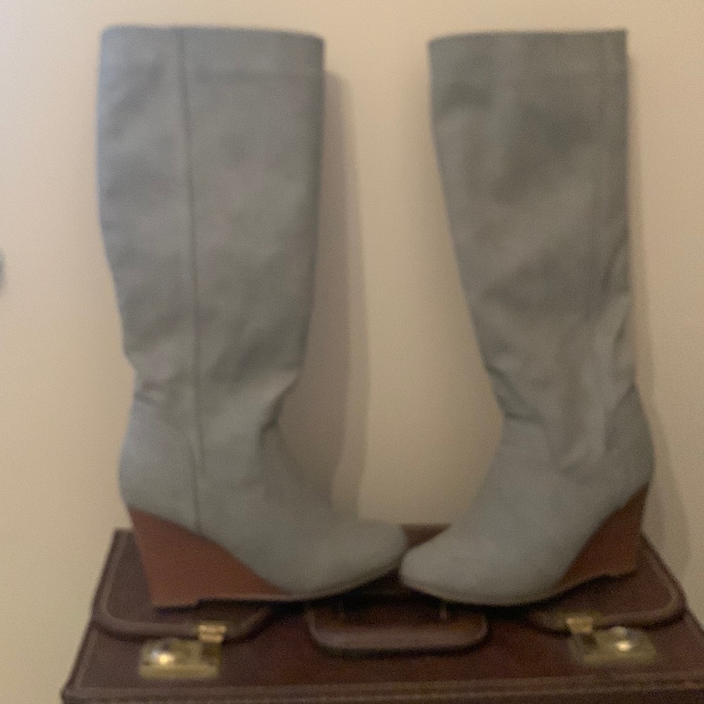 Journee Collection- women’s Gray Size 7 Wedge boot